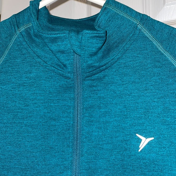 Old Navy Active pullover. - Picture 4 of 6